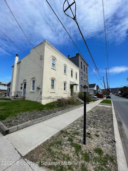 715 Mill St, Dunmore, PA, 18512-3042 | Card Image