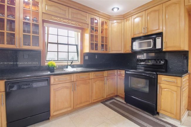 5959 Sw 16 Th Ter, House other with 3 bedrooms, 2 bathrooms and null parking in Miami FL | Image 12