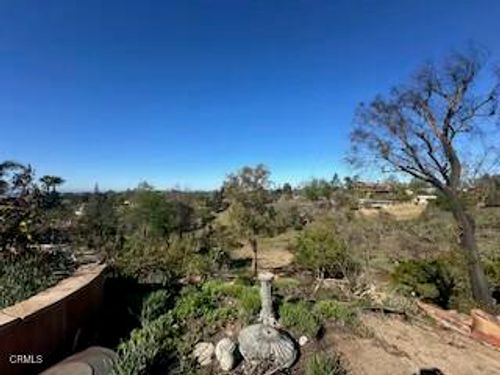 35 Estaban Dr, Camarillo, CA, 93010-1609 | Card Image