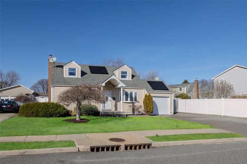 16 Soloff Rd, Massapequa, NY, 11758-3739 | Card Image