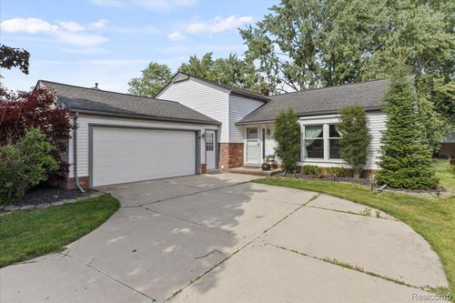 42109 Hartford Dr, Canton, MI, 48187-3675 | Card Image
