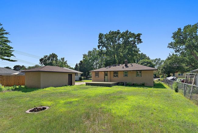 Just look at that big back yard. | Image 27