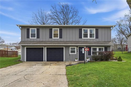 505 Ne Richardson Pl, Lee's Summit, MO, 64086-3040 | Card Image