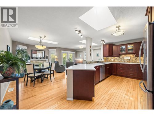 1384 Nelson Pl, Kelowna, BC, V1Y9H4 | Card Image