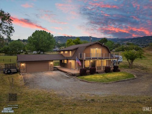 29851 N Lower Valley Rd, Tehachapi, CA, 93561-8536 | Card Image