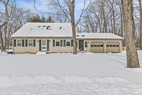 199 Oak Cir, Colchester, VT, 05446-5877 | Card Image