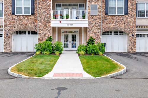 605-605 Brookside Ct, Newtown, CT, 06470-1278 | Card Image