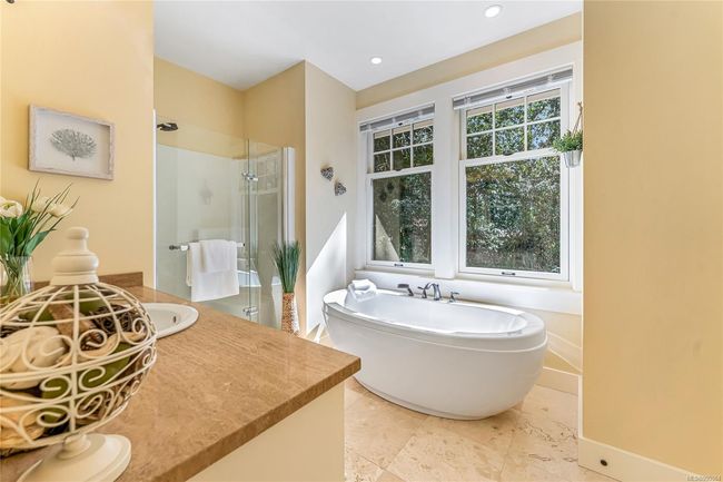 6140 Lakes Rd, House other with 5 bedrooms, 5 bathrooms and 4 parking in Duncan BC | Image 18
