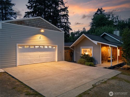 6096 E Collins Rd, Port Orchard, WA, 98366-8335 | Card Image