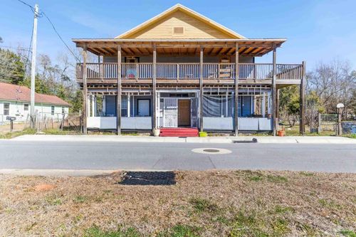 426 Front St, Century, FL, 32535-2983 | Card Image