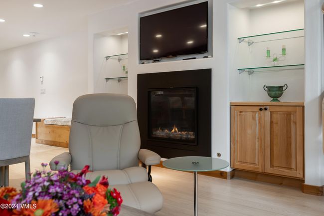 222 - 684 W Lionshead Cir, Condo with 5 bedrooms, 6 bathrooms and 2 parking in Vail CO | Image 4