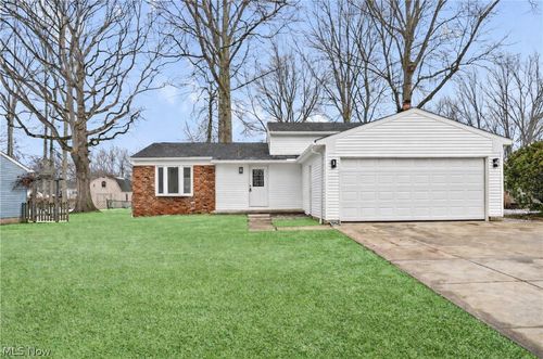 26938 Southwood Ln, Olmsted Twp, OH, 44138-1157 | Card Image