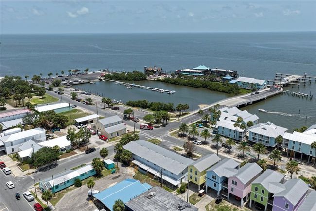 511 1 St St, Townhouse with 2 bedrooms, 2 bathrooms and null parking in CEDAR KEY FL | Image 11