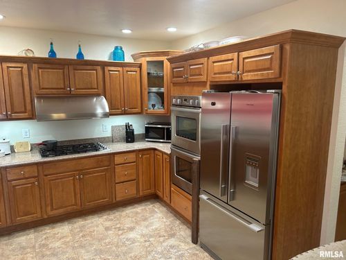 708 W Market St, Taylorville, IL, 62568-2139 | Card Image