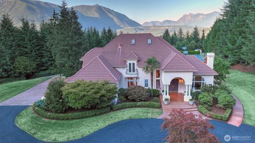 15622 Uplands Way Se, North Bend, WA, 98045-9526 | Card Image