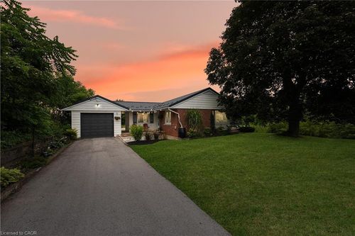 5503 Greenlane Rd, Lincoln, ON, L3J1M9 | Card Image