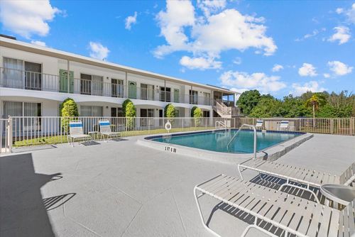 b3-4035 S School Ave, SARASOTA, FL, 34231-4548 | Card Image