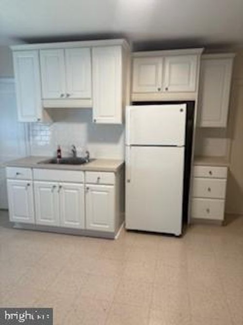 b-405 W Broad St, GIBBSTOWN, NJ, 08027-1369 | Card Image