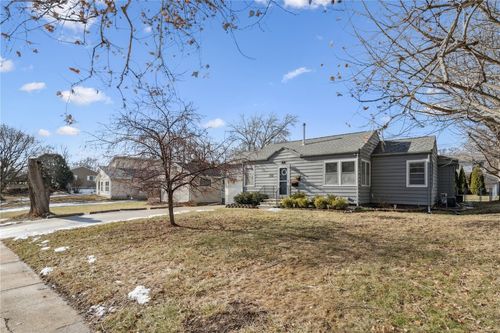 712 9th Avenue, Coralville, IA, 52241 | Card Image