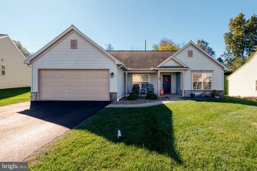 926 Sweetbay Ln, LEBANON, PA, 17046-6902 | Card Image