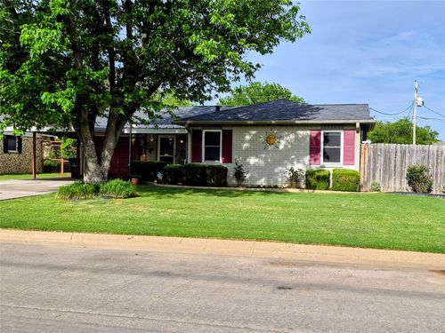 191 Hampton St, Graham, TX, 76450-2401 | Card Image