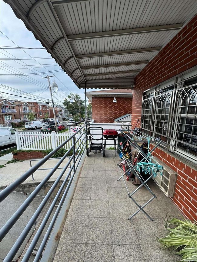1303 128 Th St, Home with 6 bedrooms, 4 bathrooms and null parking in College Point NY | Image 17