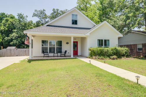 1709 S 1st St, Ocean Springs, MS, 39564-9527 | Card Image