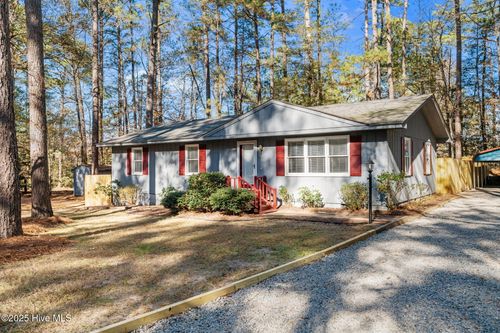 901 Heather Ln, Aberdeen, NC, 28315-3935 | Card Image