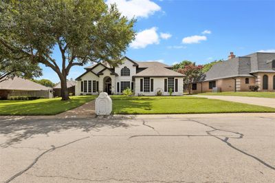 View of front facade featuring a front lawn | Image 2