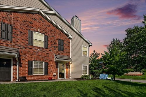 j-11607 Tomahawk Creek Pkwy, Leawood, KS, 66211-2624 | Card Image