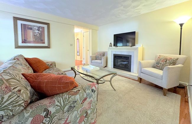APT-1 - 19 Fuller Rd, Condo with 2 bedrooms, 1 bathrooms and null parking in Foxboro MA | Image 7