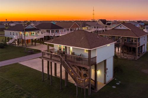 960 Crane Ln, Crystal Beach, TX, 77650 | Card Image