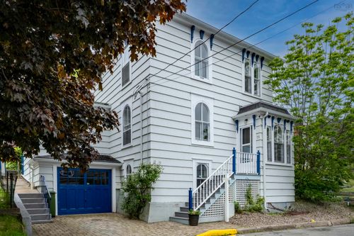 73 Montague St, Lunenburg, NS, B0J2C0 | Card Image