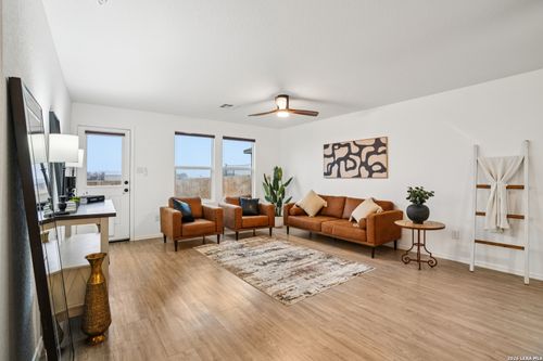 9051 Navarro, Seguin, TX, 78155 | Card Image