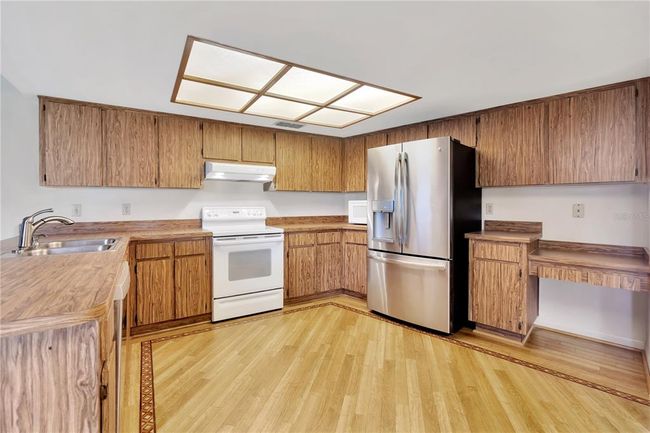 2556 Arborwood Dr, House other with 4 bedrooms, 2 bathrooms and null parking in Valrico FL | Image 7