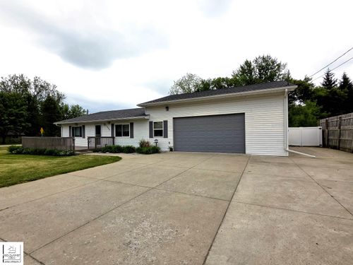 1355 Blanch St, Burton, MI, 48509-2207 | Card Image