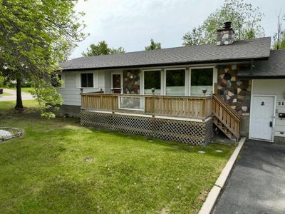 515 7 Ave, House detached with 4 bedrooms, 3 bathrooms and 4 parking in Beaverlodge AB | Image 2