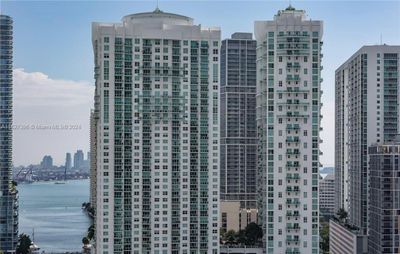 2511 - 90 Sw 3rd St, Condo with 2 bedrooms, 2 bathrooms and null parking in Miami FL | Image 3