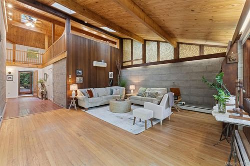 21 Hewitt Blvd, Center Moriches, NY, 11934-2803 | Card Image