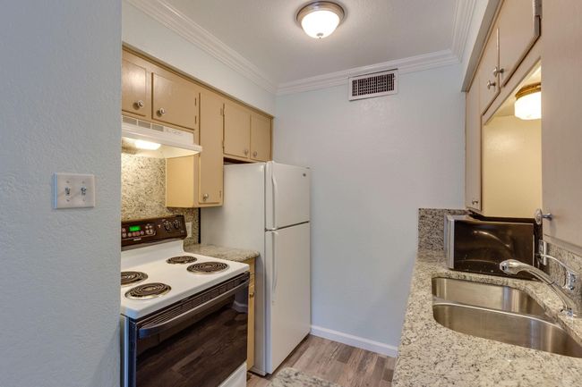 411 S Dooley St, Condo with 10 bedrooms, 5 bathrooms and 8 parking in Grapevine TX | Image 10