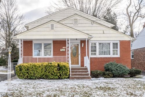 713 1st St, Dunellen, NJ, 08812-1036 | Card Image