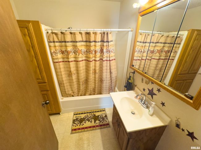 27232 215 Th St, Home with 5 bedrooms, 4 bathrooms and null parking in Canton MO | Image 73