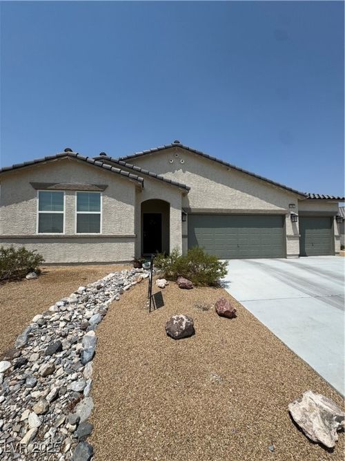 5562 S Chippewa St, Pahrump, NV, 89061-0166 | Card Image