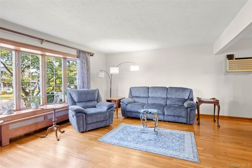 1241 G St, Valley Stream, NY, 11580-1423 | Card Image