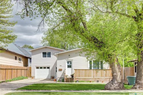 1340 E Avenue N, Saskatoon, SK, S7L1T5 | Card Image