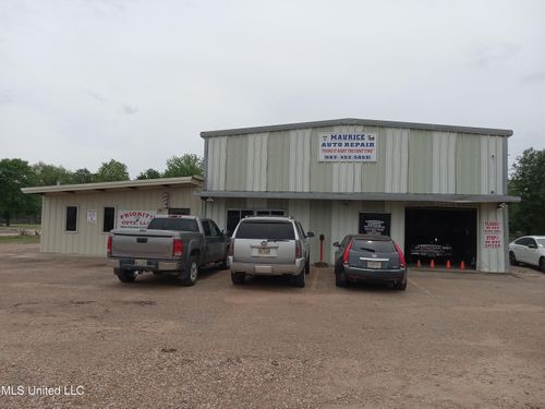 225 Highway 82 W, Indianola, MS, 38751-2122 | Card Image