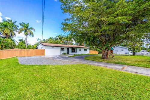 1-535 N Biscayne River Dr, Miami, FL, 33169-6631 | Card Image