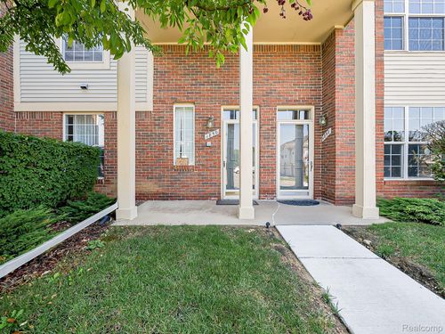 1850 Flagstone Cir, Rochester, MI, 48307-6095 | Card Image