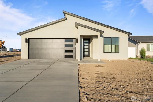 1513 7th Ave Ne, Quincy, WA, 98848-1649 | Card Image