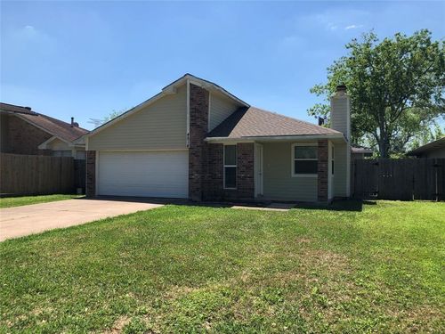 4814 Big Reef Dr, Bacliff, TX, 77518-2429 | Card Image